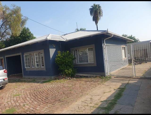 4 BEDROOM HOUSE FOR SALE IN PRETORIA GARDENS